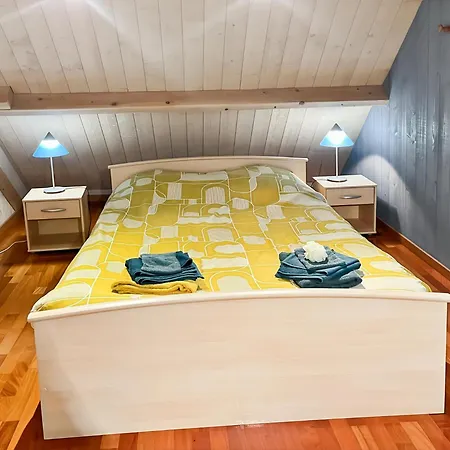 Chalet 170m2 Avec Clim- Piscine Privee - Jacuzzi - 5 - 8 Lits - 12 Pers Max - 20 Min D'aurillac