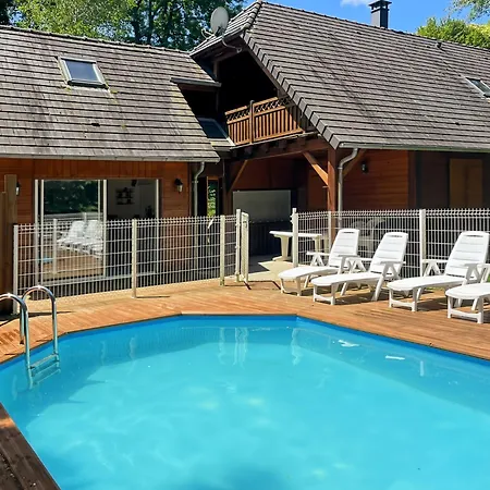 Chalet 170m2 Avec Clim- Piscine Privee - Jacuzzi - 5 - 8 Lits - 12 Pers Max - 20 Min D'aurillac *