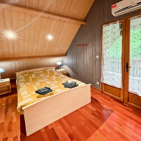 Chalet 170m2 Avec Clim- Piscine Privee - Jacuzzi - 5 - 8 Lits - 12 Pers Max - 20 Min D'aurillac *